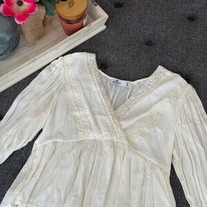 Hollister Women's Cream Lace-Trim Blouse
